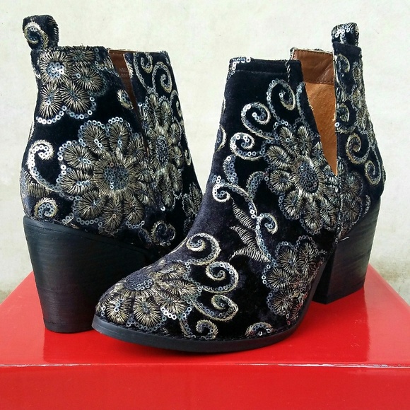 Fabulous Detailed Naughty Monkey Booties - Picture 2 of 7